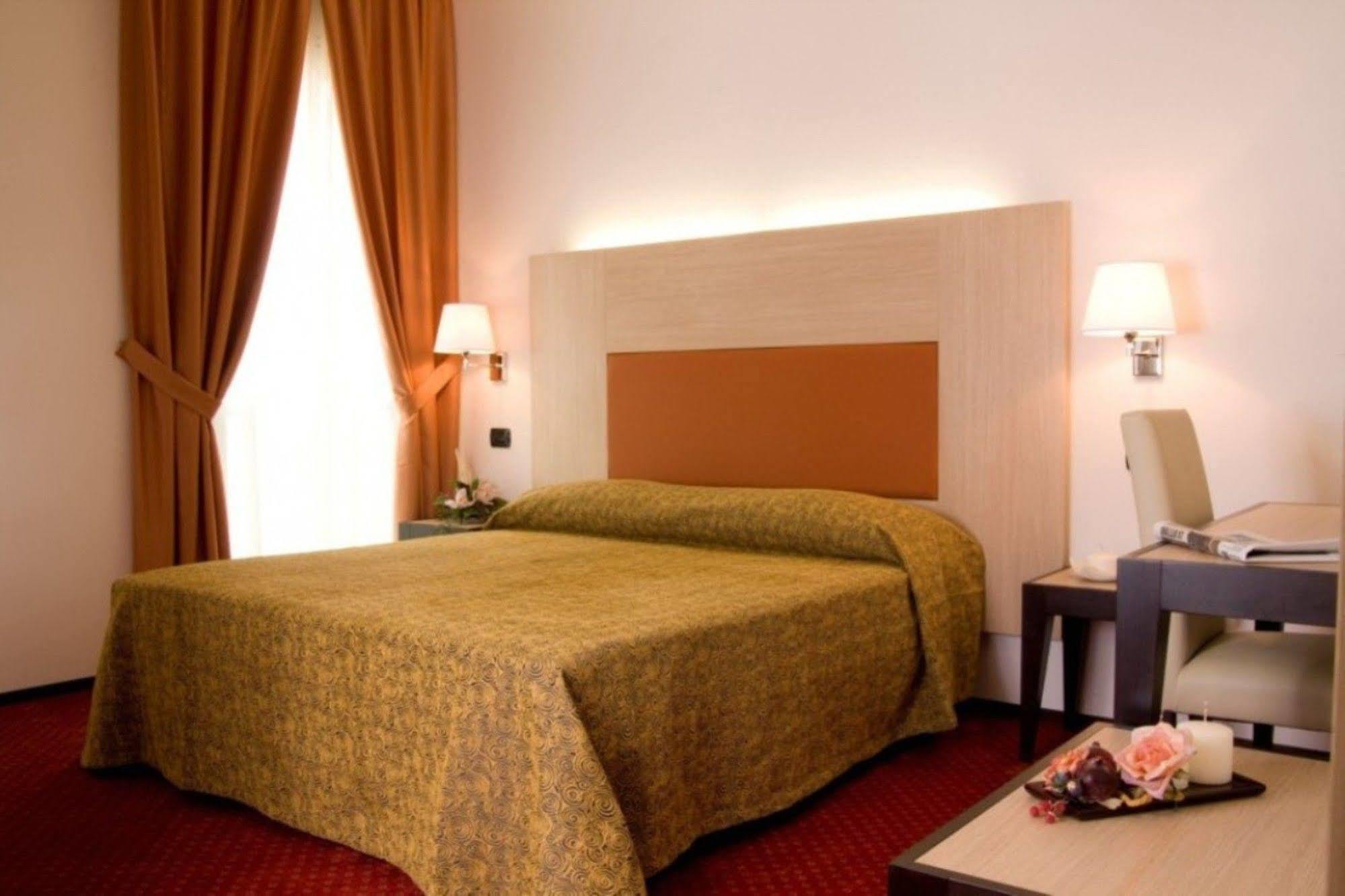 Hotel Fontanelle Fratta Terme Esterno foto